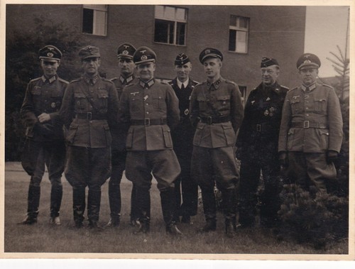 Foto offiziere u a - -, u.a