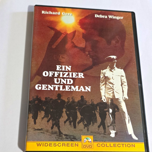 Ein offizier und - ein,